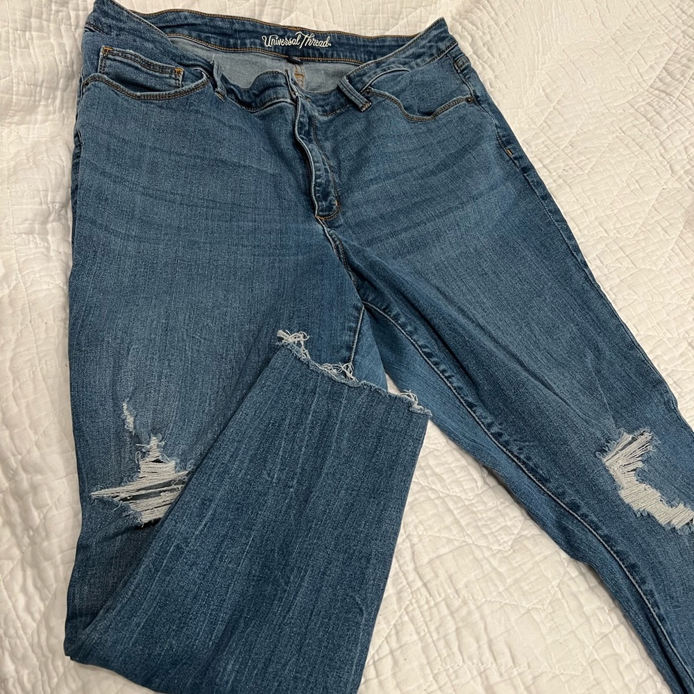 Universal Threads Stretchy Ripped 👖